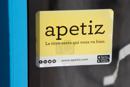 Téléchargez les photos : Bordeaux, France - 04 29 2024 : apetiz logo marque et texte signe sur la porte fast food restaurant entrée - en image libre de droit