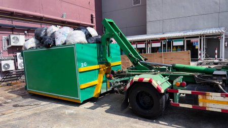 Müllabfuhr, Entsorgung industrieller Abfälle, Straßen, grüner LKW-Transport und Recycling städtischer Abfälle.