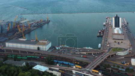 Téléchargez les photos : Aerial view of sea port In Odessa Ukraine. Indastrial and marine scape from above. - en image libre de droit