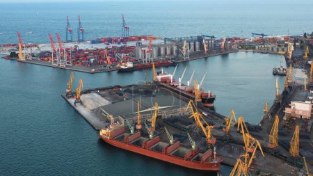 Téléchargez les photos : Aerial view of sea port with tower cranes and containers. Warehouse and ship. - en image libre de droit