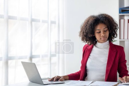 Photo for A young American woman is a start-up businesswoman, she sits in the office, managing and running a business from a young generation. Startup business management concept. - Royalty Free Image