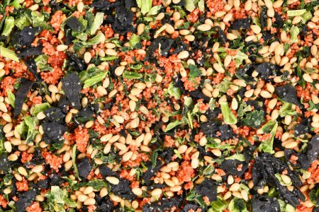 Téléchargez les photos : Japanese rice seasoning called 'Furikake' with Nori seaweed, soy beans and spicy  Mentai cod roe - en image libre de droit