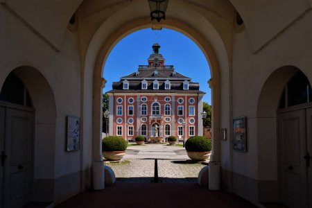 Téléchargez les photos : Bruchsal, Allemagne - Août 2023 : Palais de justice historique de style baroque - en image libre de droit