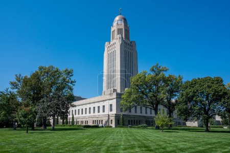 Foto de Exterior del Capitolio Estatal de Nebraska en Lincoln en verano - Imagen libre de derechos