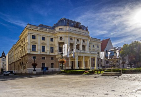 Téléchargez les photos : Théâtre national slovaque, Fontaine de Ganymède, Bratislava, Slovaquie. - en image libre de droit