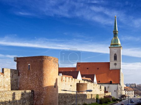Téléchargez les photos : Cathédrale gothique Saint-Martin à Bratislava, Eglise catholique du Couronnement, Murs, Slovaquie. - en image libre de droit