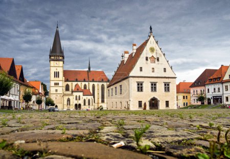 Foto de Plaza del Ayuntamiento de Bardejov, Basílica de San Egidio, Ayuntamiento, UNESCO, Eslovaquia. - Imagen libre de derechos