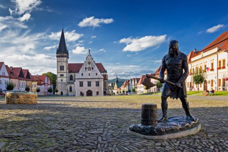 Foto de Plaza del Ayuntamiento de Bardejov, ayuntamiento, estatua del verdugo, Basílica de San Egidio, UNESCO, Eslovaquia. - Imagen libre de derechos