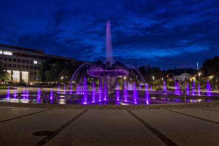 Téléchargez les photos : Druzba Fountain on Slobody Square, Bratislava, Slovaquie. - en image libre de droit