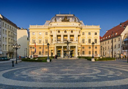 Téléchargez les photos : Théâtre national slovaque, bâtiment historique, Bratislava, Slovaquie. - en image libre de droit