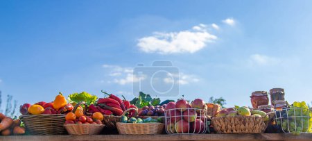 Obst und Gemüse auf dem Bauernmarkt. Selektiver Fokus. Lebensmittel.