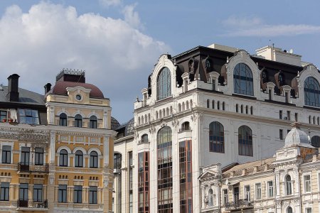 Historisches Gebäude am Sofia-Platz in Kiew, Ukraine