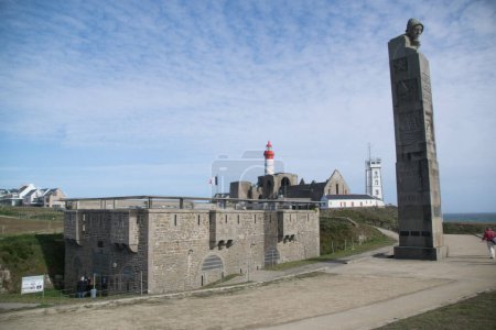 Téléchargez les photos : Pointe de Saint-Mathieu, le phare, le sémaphore, l'abbaye de Plougonvelin en Bretagne - en image libre de droit