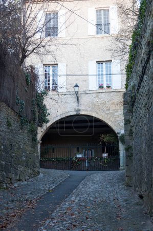 Téléchargez les photos : Vaison-la-romaine, ville médiévale dans le département du Vaucluse, en France. - en image libre de droit