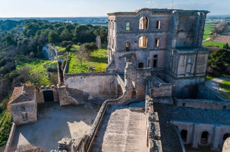 Foto de Abadía medieval de Montmajour en Arles en Bouches du Rhone, Francia. - Imagen libre de derechos