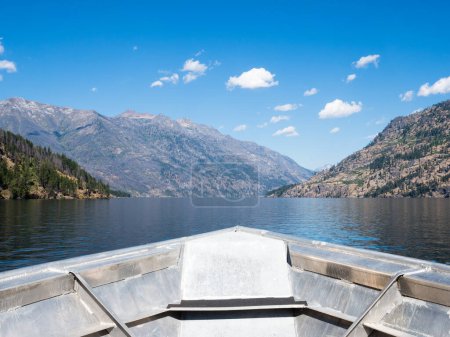 Téléchargez les photos : Paysage panoramique du lac Chelan depuis le ferry Chelan - Stehekin - État de Washington, États-Unis - en image libre de droit