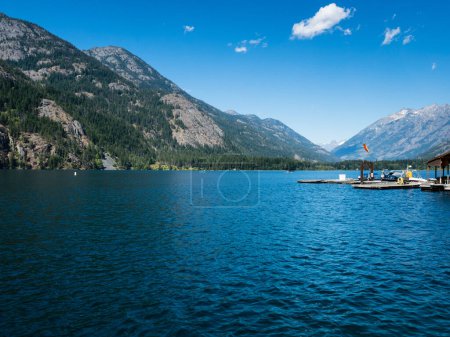 Téléchargez les photos : Atterrissage en bateau à Stehekin, une communauté isolée à l'extrémité nord du lac Chelan - État de Washington, États-Unis - en image libre de droit