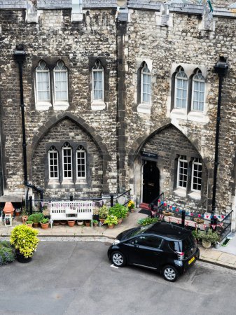 Téléchargez les photos : Londres, Royaume-Uni - 7 juin 2018 : Maisons des gardes Yeomen Warder à la Tour de Londres - en image libre de droit