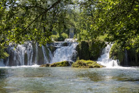 Foto de Maravillosas cascadas del río Korana en el pueblo de Rastoke, Croacia - Imagen libre de derechos