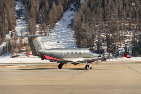 Téléchargez les photos : Samedan (Suisse), le 21 février 2023 Pilatus PC-12-47 avion à hélice sur l'aire de trafic - en image libre de droit