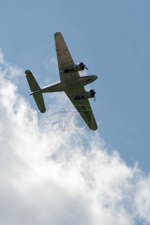 Téléchargez les photos : Mollis, Suisse, le 18 août 2023 NC-18125 Lockheed Model 12 Electra Junior aircraft is performing during an air show - en image libre de droit