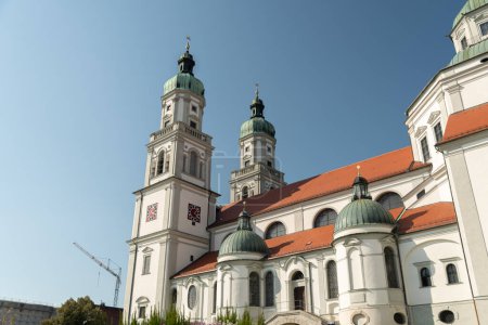 Kempten, 8. September 2023 Majestätische Sankt-Lorenz-Basilika in der Innenstadt an einem sonnigen Tag