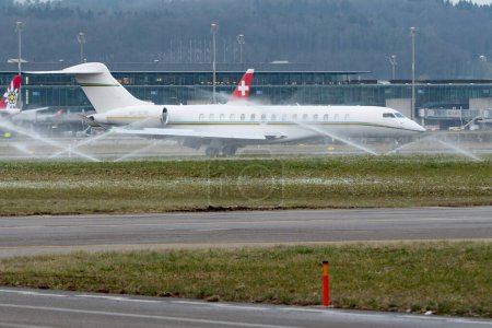 Foto de Zurich, Suiza, 15 de enero de 2024 9H-DCGB DC Aviation Malta Bombardier Global 7500 avión está llegando durante el foro económico mundial en Davos - Imagen libre de derechos