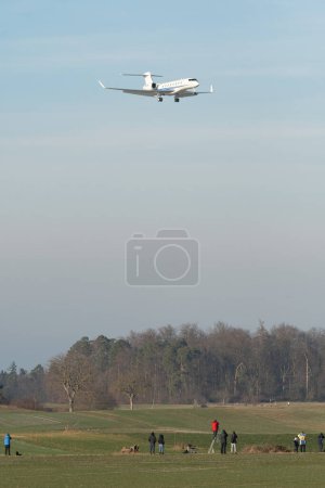 Téléchargez les photos : Zurich, Suisse, le 14 janvier 2024 N-870PS L'avion Gulfstream G650ER atterrit sur la piste 14 lors du forum économique mondial à Davos - en image libre de droit