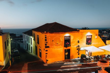 Téléchargez les photos : The oldest restaurant in Tenerife at sunset - en image libre de droit