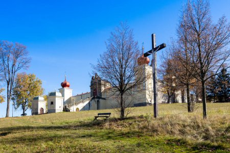 Téléchargez les photos : Monastère de montagne de la Mère de Dieu, village de Horni Hedec, ville de Kraliky, Bohême orientale, République tchèque - en image libre de droit
