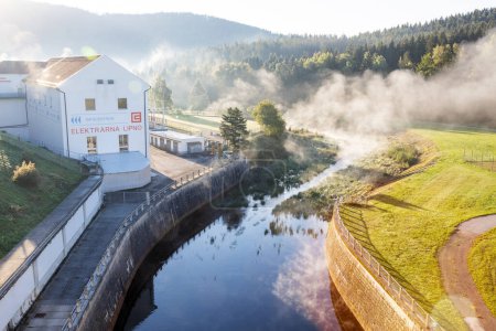 Foto de Central eléctrica de agua, Lipno, Bohemia del Sur, República Checa - Imagen libre de derechos