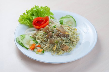 Knuckle Fried Rice is made from rice fried, beef knuckle with spicy spices and garnished with vegetables