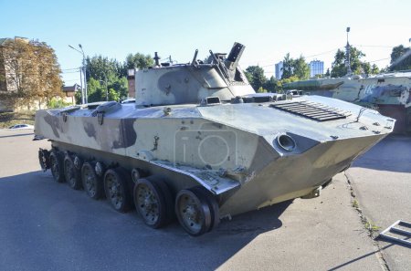 Téléchargez les photos : Le véhicule de combat d'infanterie aéroporté BMD-2 est destiné au transport du personnel des troupes aéroportées et mobiles - en image libre de droit