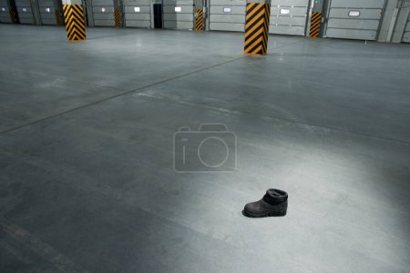 Spezielle Stiefel für einen Arbeiter in einem Industrielager