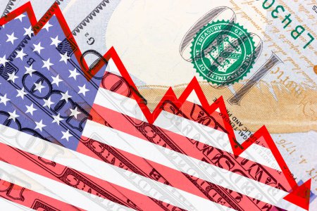 Foto de Tendencia a la baja en el fondo del dólar estadounidense. Foto de alta calidad - Imagen libre de derechos