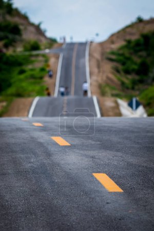 Téléchargez les photos : Photo de la route sur la montagne - en image libre de droit