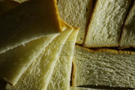 Foto de Primer plano deslizó pan blanco de trigo - Imagen libre de derechos