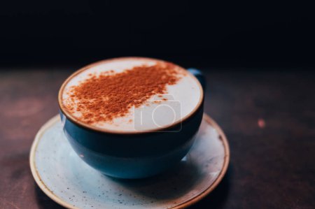 Téléchargez les photos : Mug with chai latte with alternative milk like almond, cashew, oat - en image libre de droit