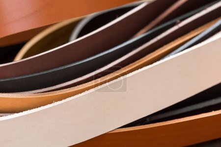 Foto de Primer plano de tonos variedad de cuero artificial de colores horizontales. Foto de alta resolución
. - Imagen libre de derechos