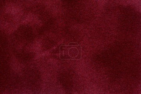 La surface de la couverture de velours rouge sur la table de poker. Image de haute qualité
.
