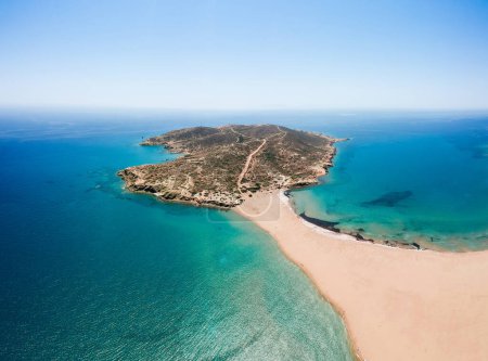Foto de Aerial birds eye view drone photo Prasonisi on Rhodes island, Dodecanese, Greece (en inglés). Panorama con bonita laguna, playa de arena y agua azul clara. Destino turístico famoso en el sur de Europa - Imagen libre de derechos