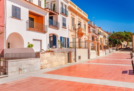 promenade in calella de palafrugell, katalonien, spanien in der nähe von barcelona. malerisches Dorf Resort mit schönem Sandstrand und klarem, blauem Wasser in schöner Bucht. Berühmtes Touristenziel an der Costa Brava