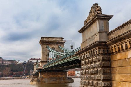 Foto de Paisaje urbano panorámico del famoso destino turístico Budapest con Danubio y puentes. Paisaje de viajes en Hungría, Europa
. - Imagen libre de derechos