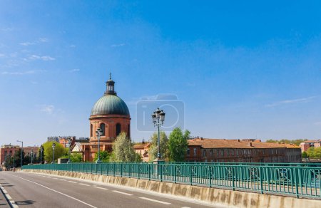 Photo for French ancient town Toulouse and Garonne river panoramic view. Toulouse is the capital of Haute Garonne department and Occitanie region, France, South Europe. Famous city and tourist destionation. - Royalty Free Image