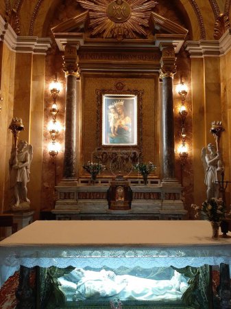 Foto de Cuerpo de la beata Anna Maria Taigi, iglesia de San Crisogono en Roma, Italia. - Imagen libre de derechos