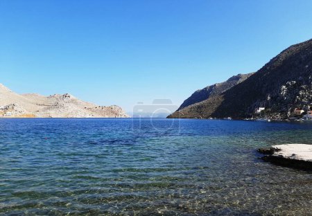 Téléchargez les photos : Paysage marin de la mer Égée à Symi île, Grèce. - en image libre de droit