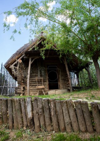 Fischerhaus Außenseite der serbischen Siedlung am Ufer der Donau aus der Jungsteinzeit, datiert bis 5400 v. Chr.