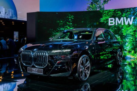 Foto de Tailandia - 12 de diciembre de 2022: BMW El nuevo i7 en exhibición en Tailandia Salón Internacional del Automóvil 2022 Arina Muangthong Thani, Bangkok, Tailandia. - Imagen libre de derechos