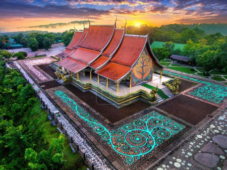 Foto de Vista aérea de Sirindhorn Wararam (Wat Phu Prao) en Ubon rajchathani, Tailandia. - Imagen libre de derechos