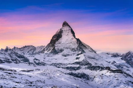Foto de Cervino y alpes suizos en Zermatt, Suiza. Matterhorn al atardecer. - Imagen libre de derechos